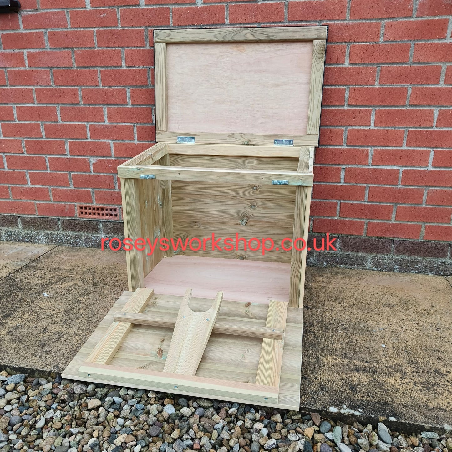 Muddy Welly Store with Boot Puller