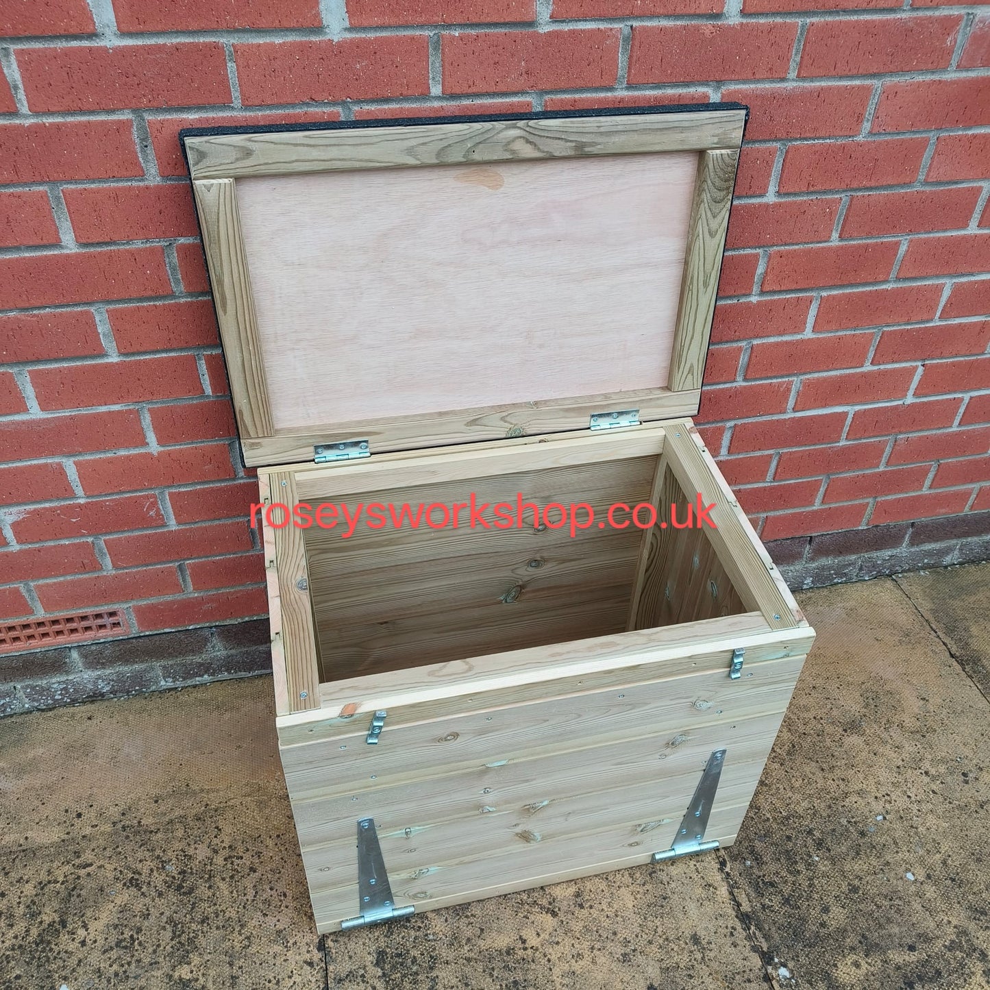 Muddy Welly Store with Boot Puller