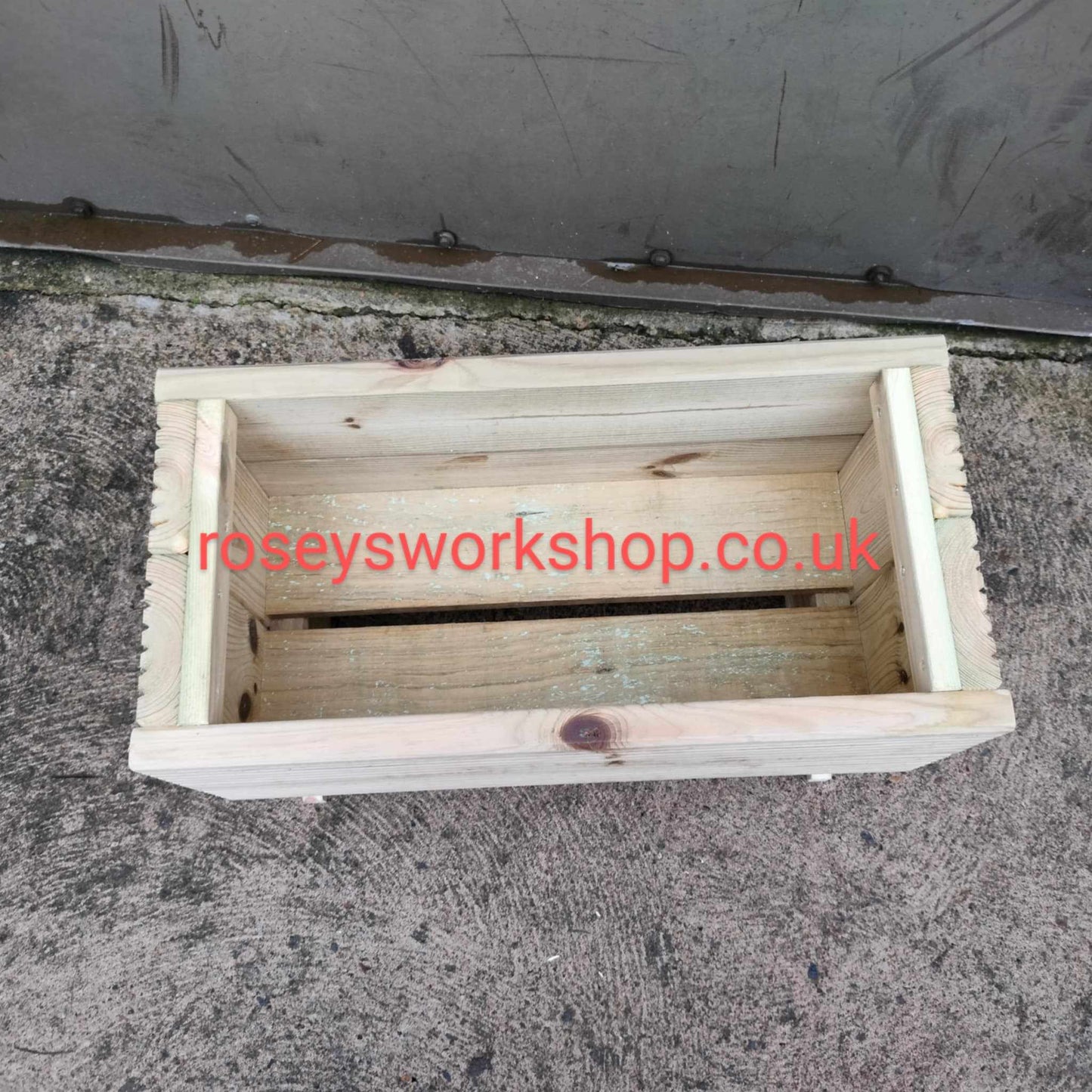 Box planter on legs