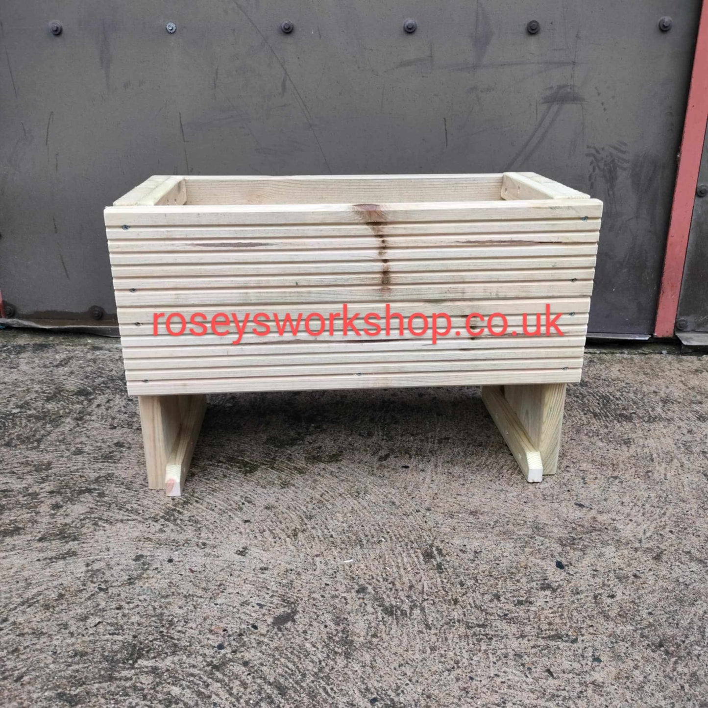 Box planter on legs