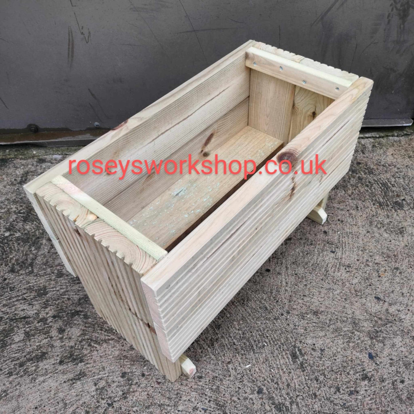 Box planter on legs