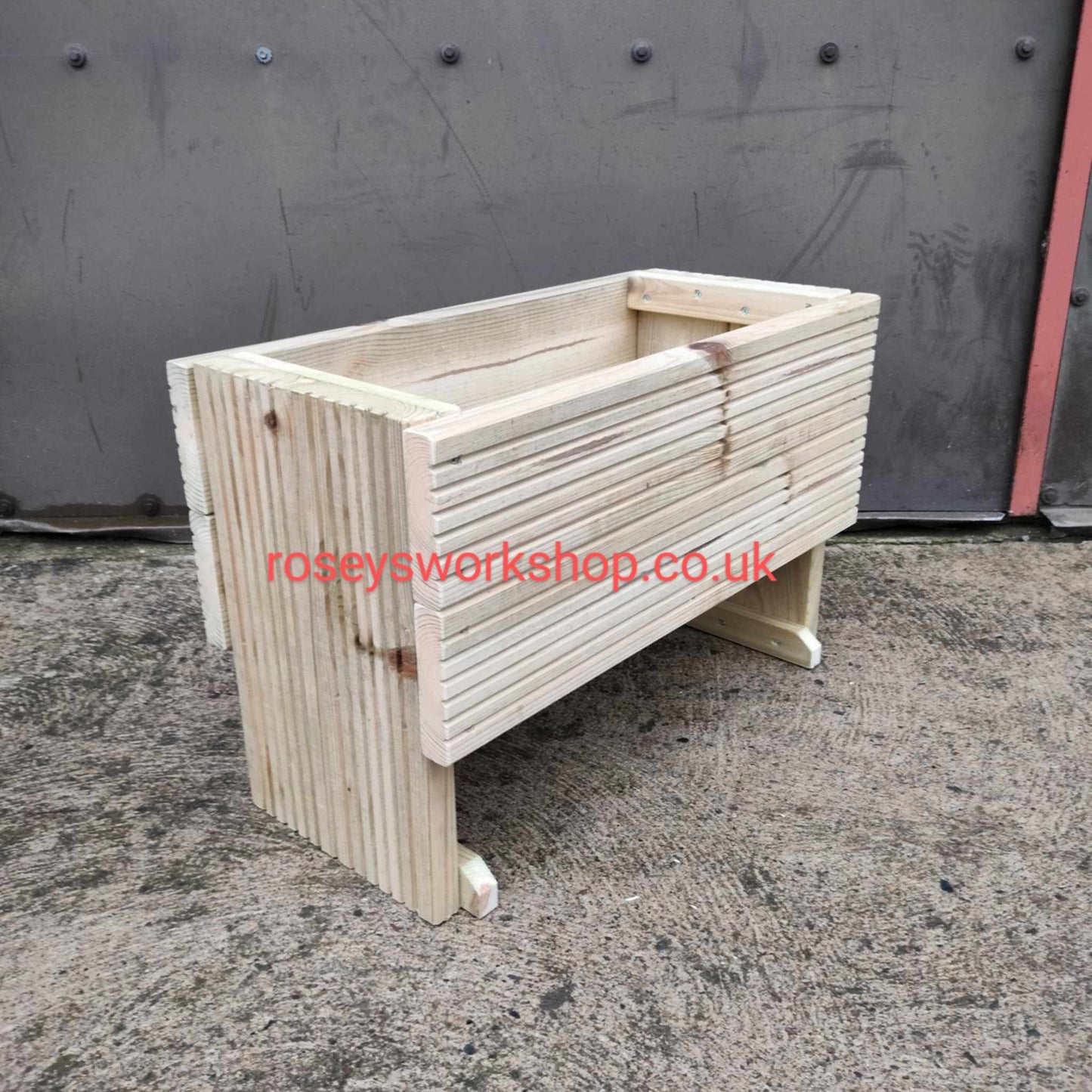 Box planter on legs